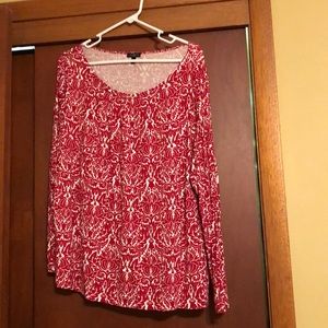 Long sleeve scoop neck tee